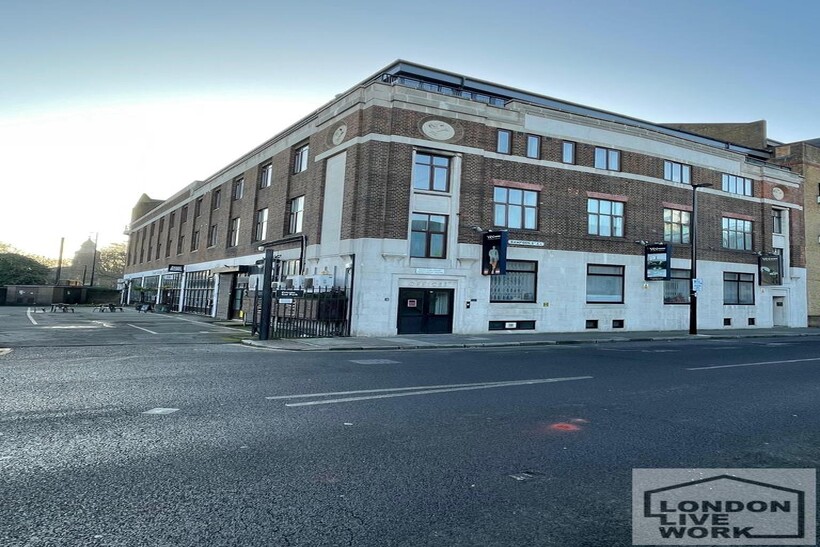 Sampson Street, London E1W Mixed use to rent - £3,748 pcm (£865 pw)
