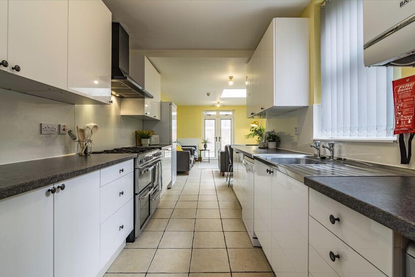 14 Gloucester Ave-28