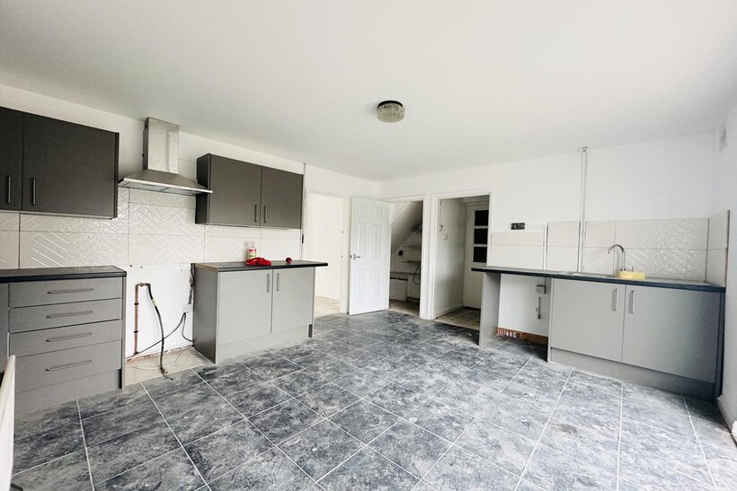 Bridge Street, Bilston, West... 3 bed semi-detached house to rent - £1,075 pcm (£248 pw)