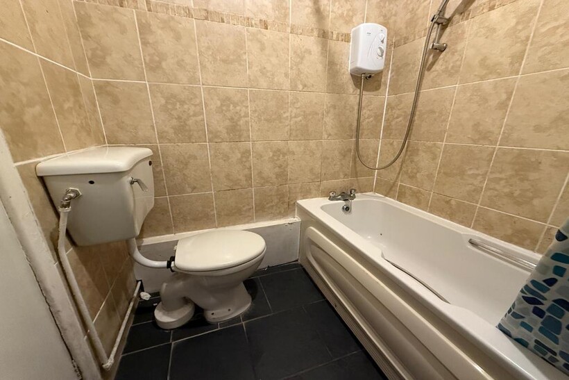 Bathroom (ground floor)