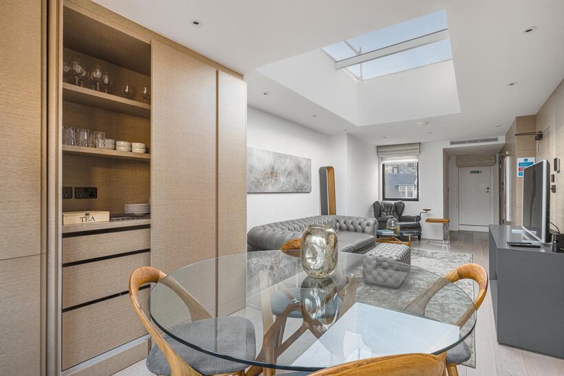 Maddox Street, London W1S 3 bed flat to rent - £11,466 pcm (£2,646 pw)