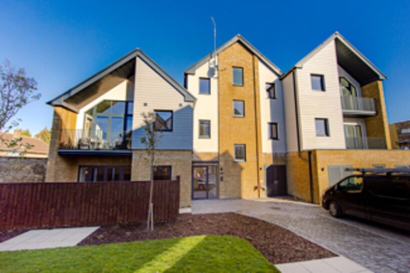 High Street, Rayleigh, SS6 1 bed apartment to rent - £1,400 pcm (£323 pw)