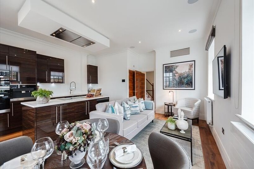 Hammersmith, London W6 3 bed apartment to rent - £8,385 pcm (£1,935 pw)