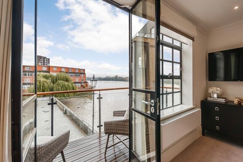 Hammersmith, London W6 3 bed apartment to rent - £8,385 pcm (£1,935 pw)