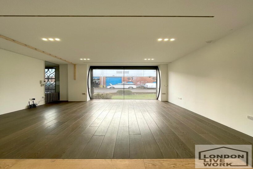 Argall Avenue, London E10 Property to rent - £1,096 pcm (£253 pw)