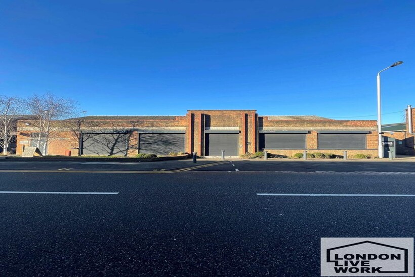 Argall Avenue, London E10 Property to rent - £849 pcm (£196 pw)