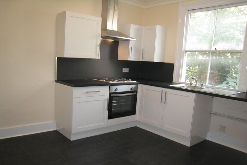 Newmarket Road, Brighton BN2 2 bed ground floor maisonette to rent - £1,425 pcm (£329 pw)