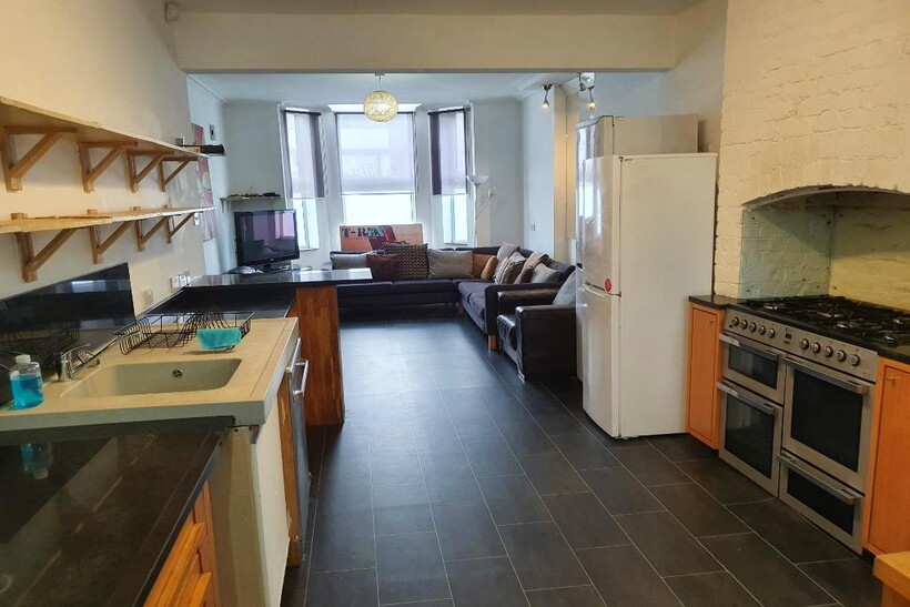 5 bed Upper Lloyd Street, Manchester M14 5 bed end of terrace house to rent - £2,383 pcm (£550 pw)