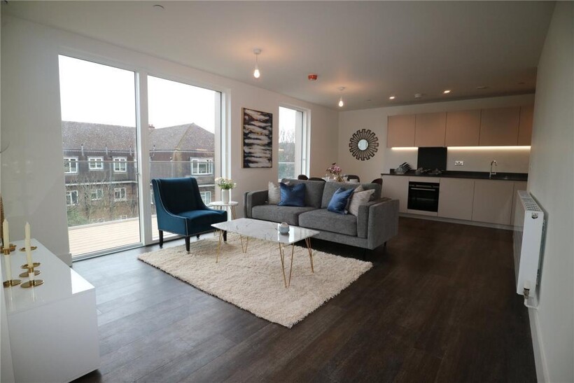 Maclaren Court, Wembley Parade... 2 bed apartment to rent - £2,396 pcm (£553 pw)