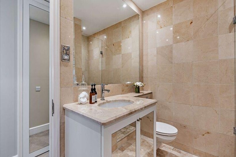 London E14 1 bed flat to rent - £3,055 pcm (£705 pw)