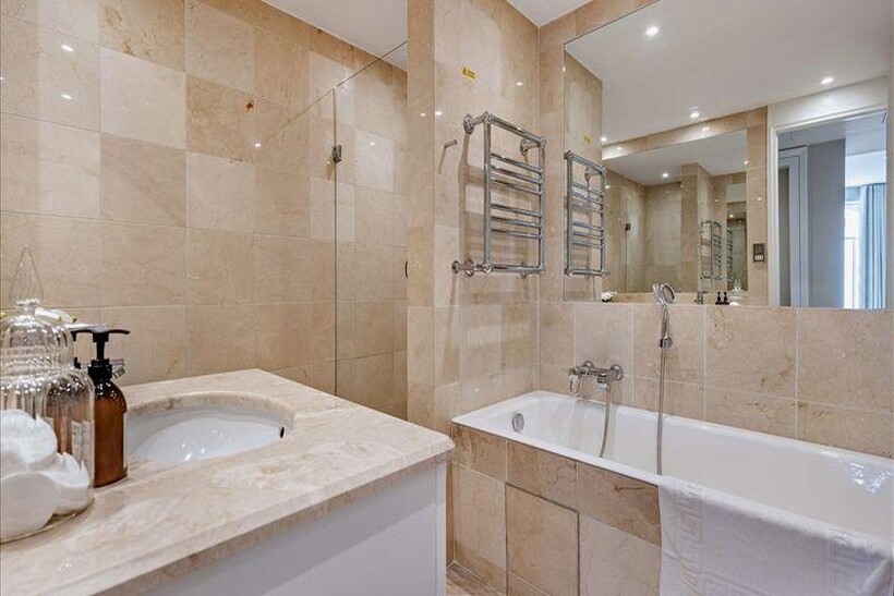 London E14 1 bed flat to rent - £3,055 pcm (£705 pw)