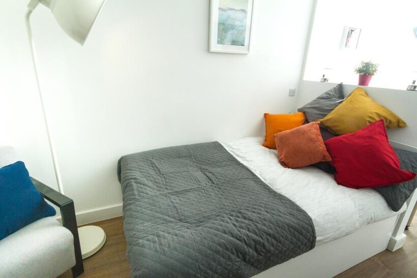 Standard Ensuite Orbital House 5 bed apartment to rent - £3,142 pcm (£725 pw)