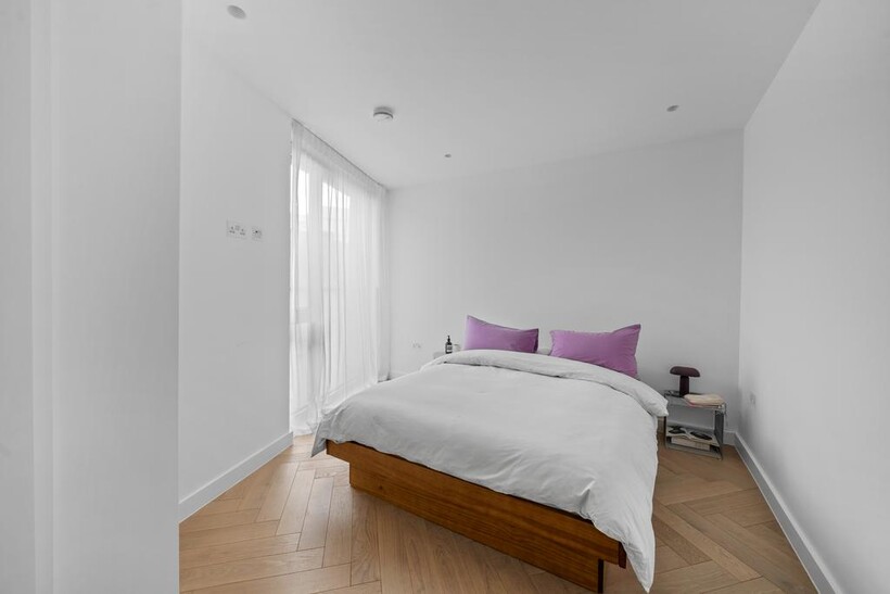 Maple Path, London E5 3 bed flat to rent - £4,650 pcm (£1,073 pw)