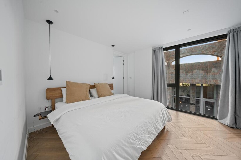 Maple Path, London E5 3 bed flat to rent - £4,650 pcm (£1,073 pw)