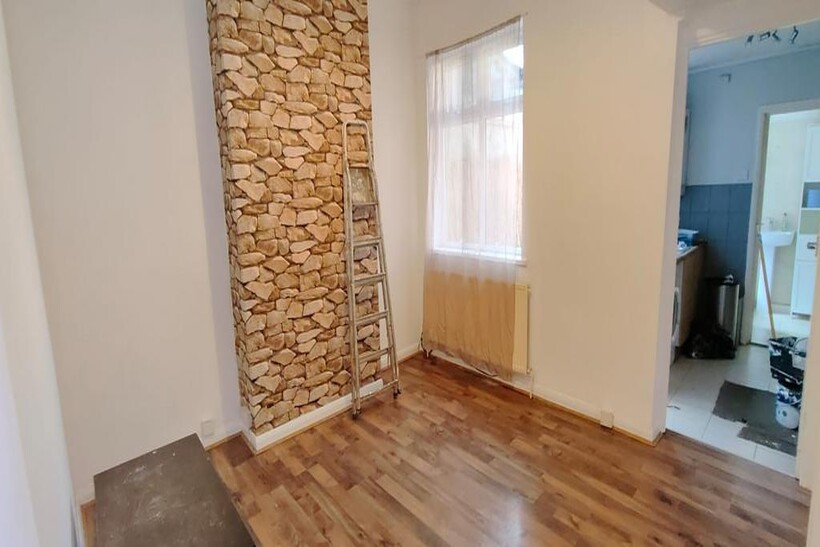 POULETT ROAD, LONDON E6 3 bed terraced house to rent - £2,700 pcm (£623 pw)