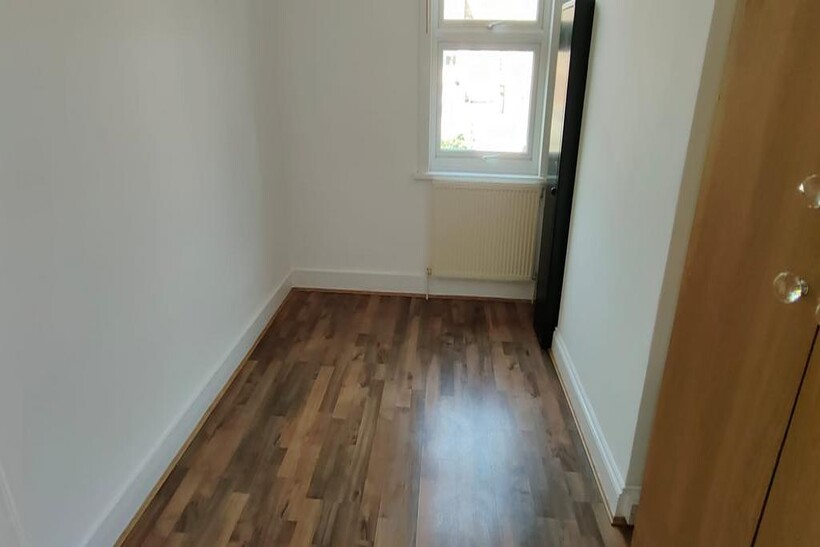 POULETT ROAD, LONDON E6 3 bed terraced house to rent - £2,700 pcm (£623 pw)