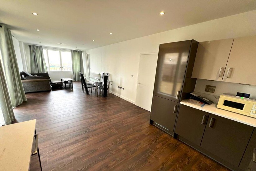 Lock Side Way, London E16 2 bed apartment to rent - £2,350 pcm (£542 pw)