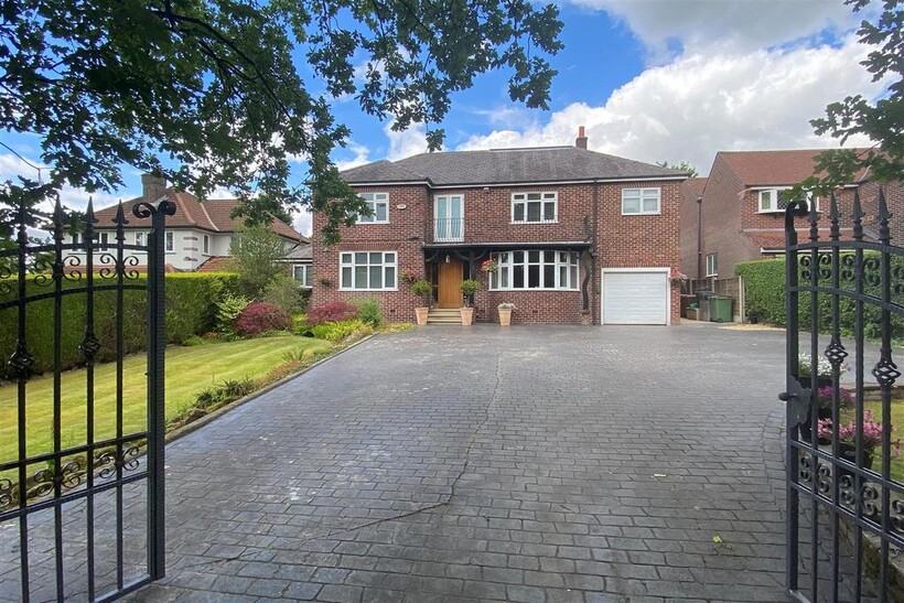 Buxton Road, Disley, Stockport 4 bed detached house to rent - £3,995 pcm (£922 pw)