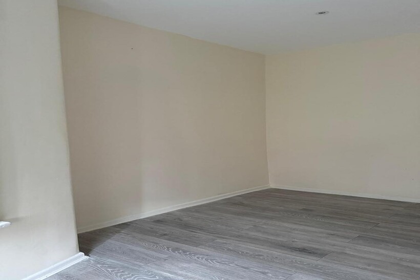 York Road, Ilford IG1 1 bed flat to rent - £1,650 pcm (£381 pw)