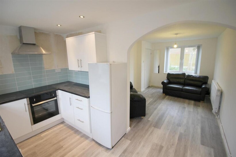 * £120pppw excl bills * Elmore Court... 2 bed terraced house to rent - £1,042 pcm (£240 pw)