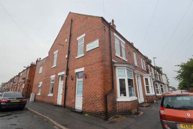 Love Lane, Pontefract, WF8 Property to rent - £425 pcm (£98 pw)