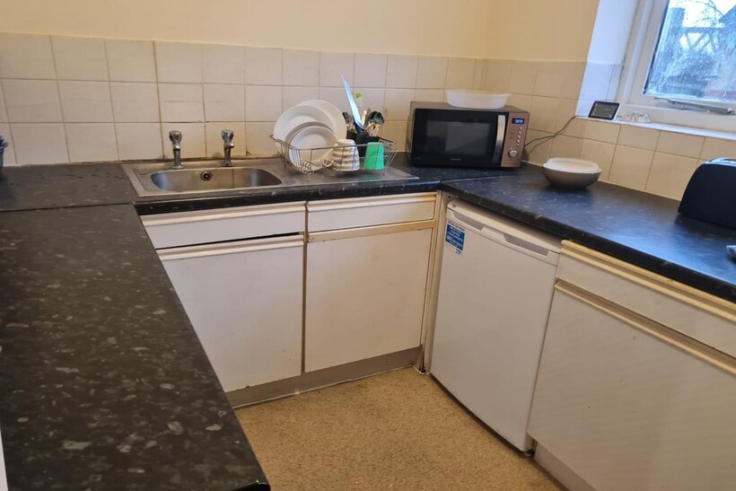 Large room in a share house