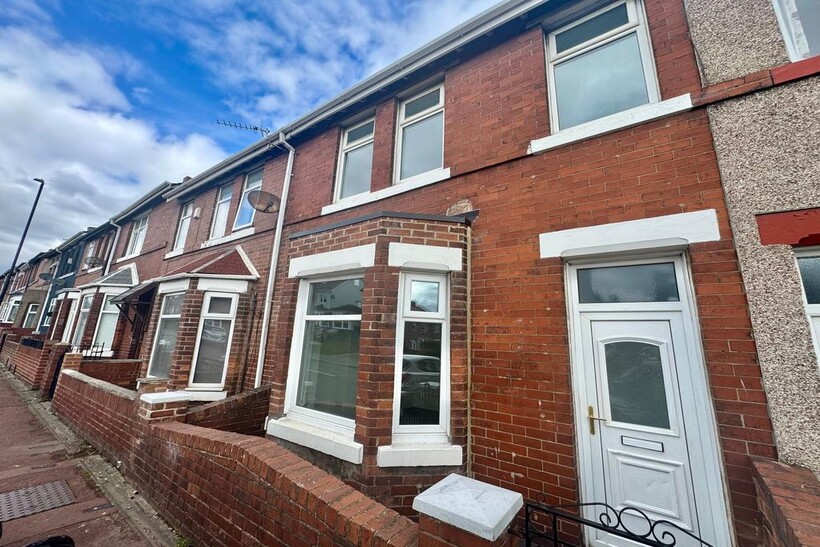 Warwick Terrace, Sunderland SR3 3 bed terraced house to rent - £845 pcm (£195 pw)
