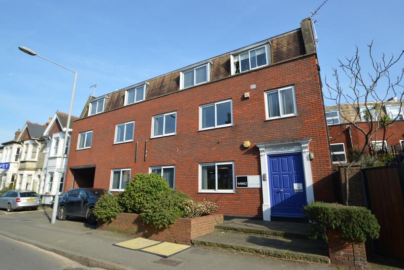 Park Road, Kingston 1 bed flat to rent - £1,375 pcm (£317 pw)