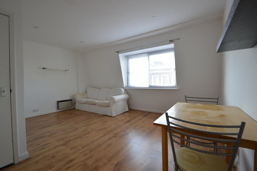 Park Road, Kingston 1 bed flat to rent - £1,375 pcm (£317 pw)