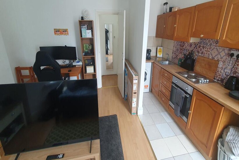 1 BED FLAT for Rent - 35 Conway Road... 1 bed flat to rent - £945 pcm (£218 pw)