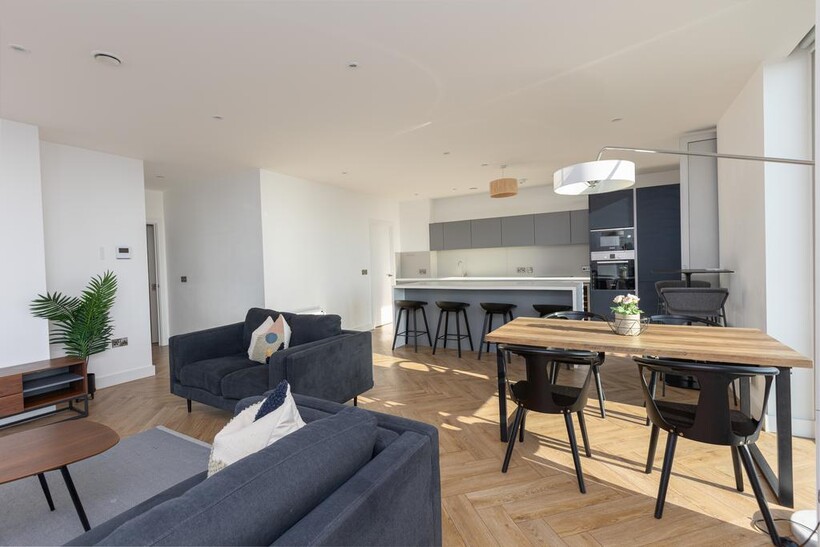 Plot 42nd floor, Penthouse at... 3 bed flat to rent - £3,300 pcm (£762 pw)