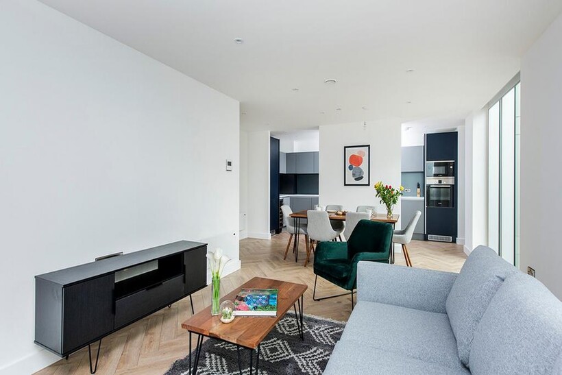 Plot 10th floor, 3 bed apartment at... 3 bed flat to rent - £2,230 pcm (£515 pw)