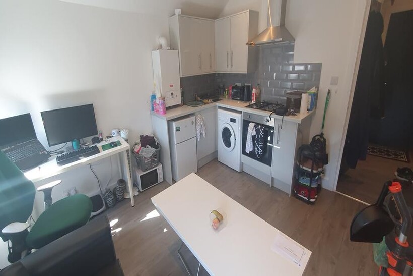 1 BED FLAT for Rent - 212 Newport... 1 bed flat to rent - £845 pcm (£195 pw)