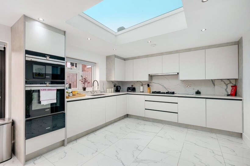 Burnetts Road, Windsor 5 bed detached house to rent - £6,000 pcm (£1,385 pw)