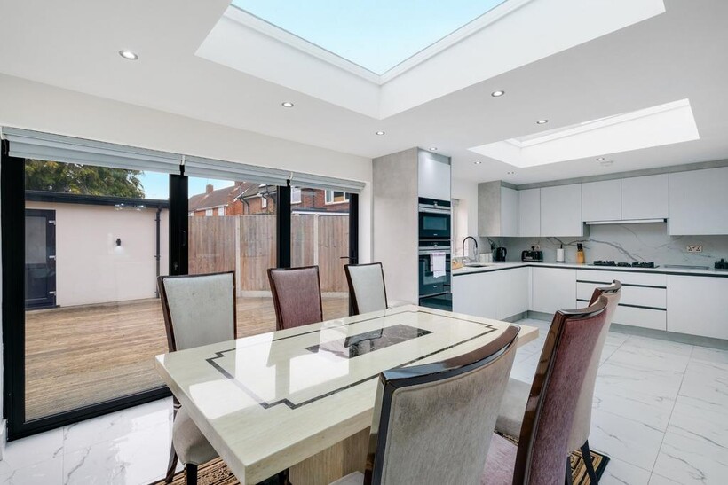 Burnetts Road, Windsor 5 bed detached house to rent - £6,000 pcm (£1,385 pw)