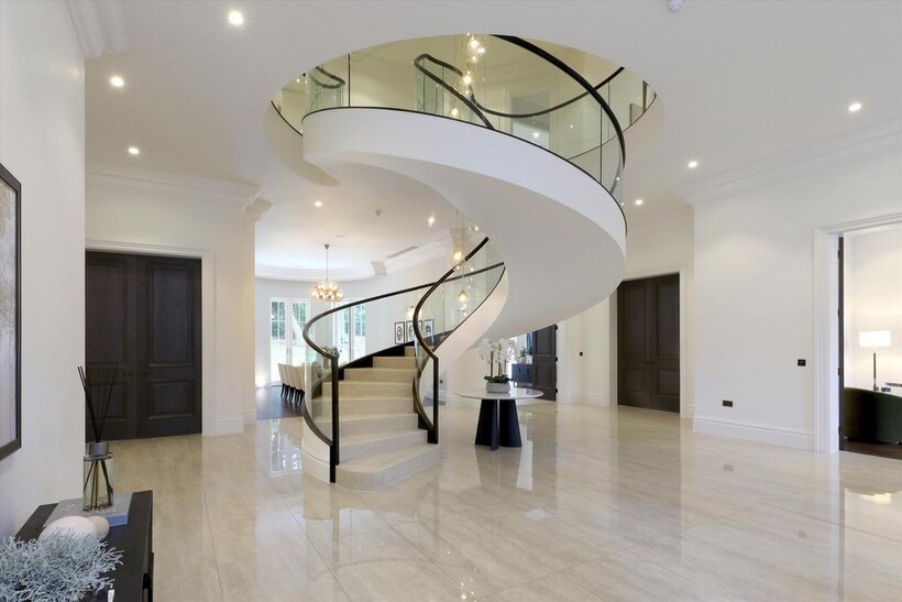 Torland Drive, Oxshott, Surrey, KT22 6 bed detached house to rent - £40,000 pcm (£9,231 pw)