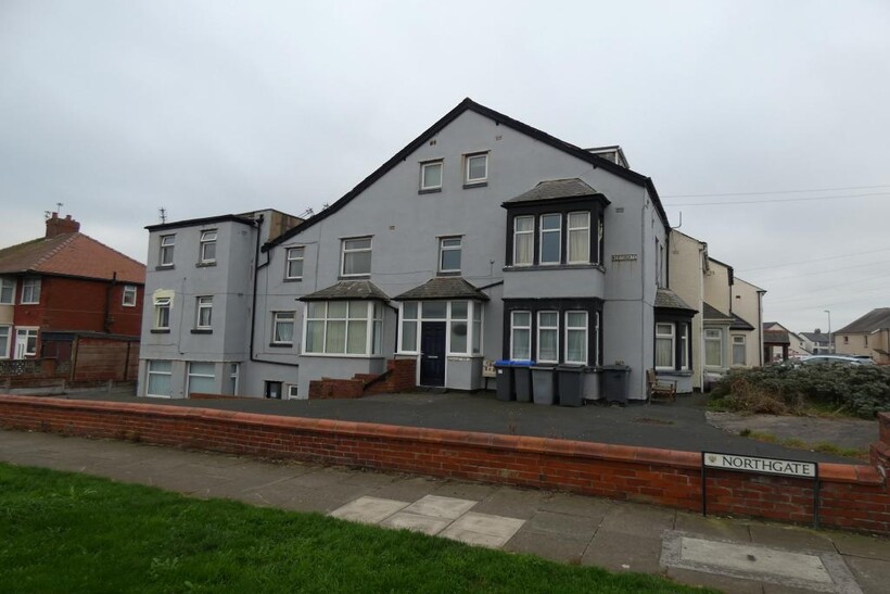 WARBRECK DRIVE, BLACKPOOL, FY2 9LF 1 bed flat to rent - £398 pcm (£92 pw)