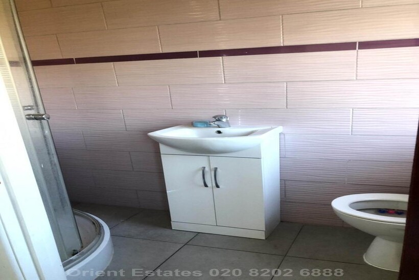 Sturgess Avenue, Hendon Central House share to rent - £1,150 pcm (£265 pw)