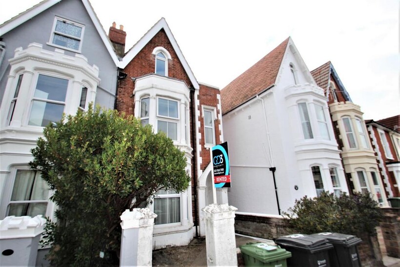 Victoria Road South 8 bed terraced house to rent - £3,400 pcm (£785 pw)
