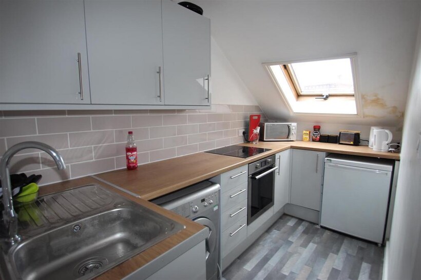 Victoria Road South 8 bed terraced house to rent - £3,400 pcm (£785 pw)