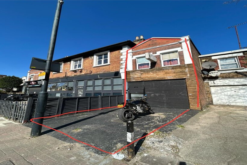 High Street, London NW10 Property to rent - £833 pcm (£192 pw)