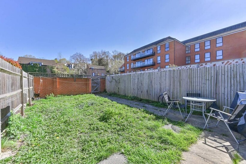 Valley Road, Streatham, London, SW16 4 bed semi-detached house to rent - £3,950 pcm (£912 pw)