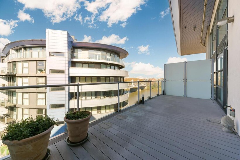 Chelsea Bridge Wharf, Battersea... 3 bed flat to rent - £8,996 pcm (£2,076 pw)