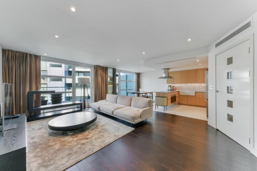 Chelsea Bridge Wharf, Battersea... 3 bed flat to rent - £8,996 pcm (£2,076 pw)