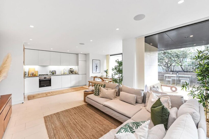 Oval Road, London, NW1 2 bed ground floor flat to rent - £4,658 pcm (£1,075 pw)
