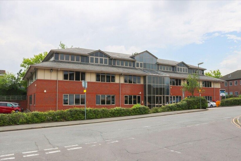 CLEEVE ROAD, LEATHERHEAD, KT22 1 bed apartment to rent - £1,275 pcm (£294 pw)