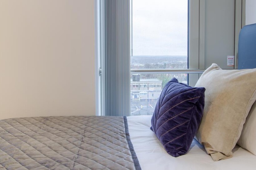 Premium Ensuite Orbital House 5 bed apartment to rent - £4,095 pcm (£945 pw)