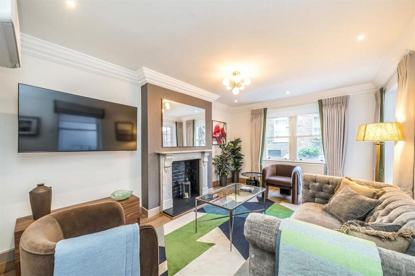 Beaufort Gardens, London SW3 2 bed flat to rent - £5,997 pcm (£1,384 pw)