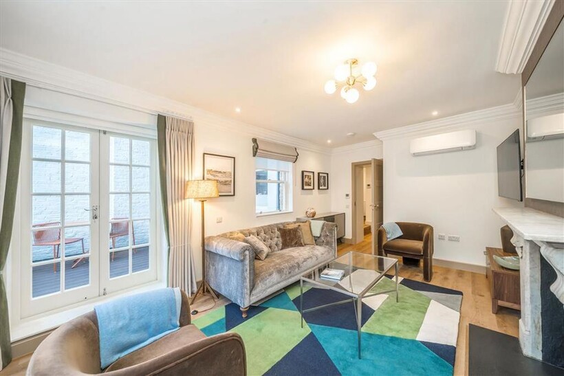 Beaufort Gardens, London SW3 2 bed flat to rent - £5,997 pcm (£1,384 pw)