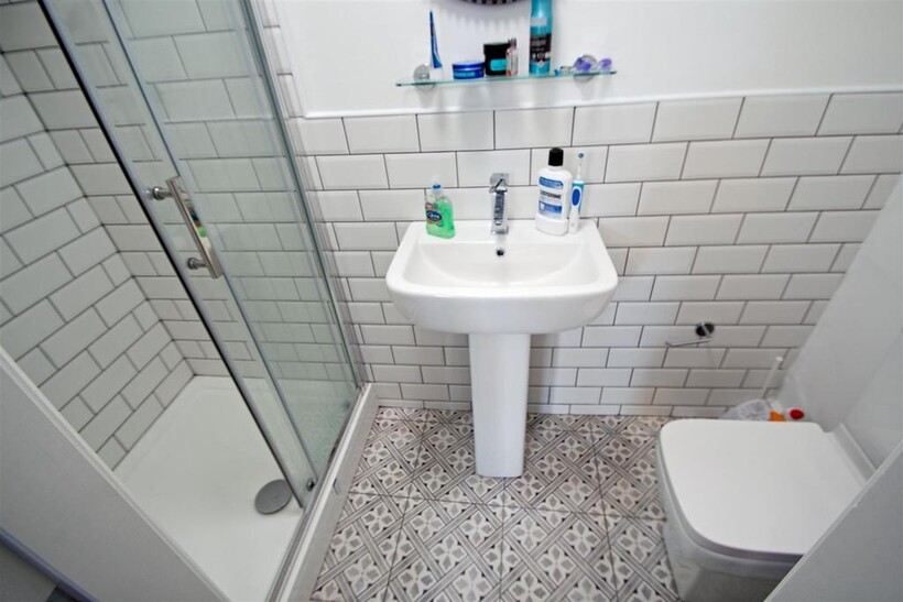 Room 5, 23a Cliff Road... 1 bed detached house to rent - £672 pcm (£155 pw)